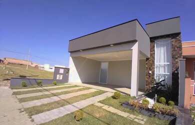 Imagem: A casa em condomínio possui 3 Dormitórios, 3 Banheiros, 4