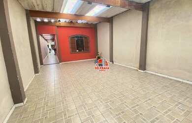 Imagem: A casa possui 3 Dormitórios, 2 Banheiros, 4 Vagas na garagem