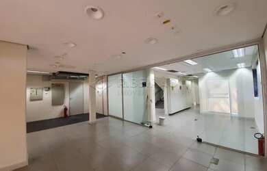 Imagem: O depósito possui 3 Vagas na garagem e 465m² de Área e está