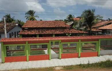 Imagem: A casa possui 3 Dormitórios, 1 Banheiro, 3 Vagas na garagem