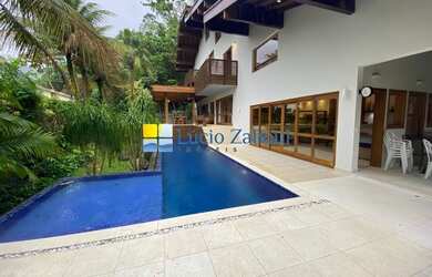 Imagem: A casa em condomínio possui 5 Dormitórios, 5 Banheiros, 5