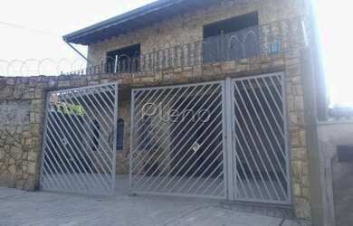 Imagem: A casa possui 4 Dormitórios, 3 Banheiros, 3 Vagas na garagem