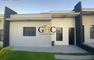 Imagem: A casa possui 2 Dormitórios, 1 Banheiro, 1 Vaga na garagem