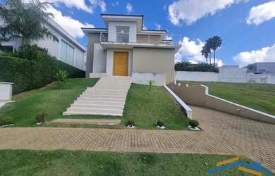 Imagem: A casa em condomínio possui 5 Dormitórios, 5 Banheiros, 5