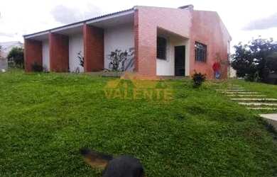 Imagem: A casa possui 5 Dormitórios, 3 Banheiros, 4 Vagas na garagem