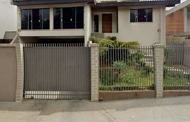 Imagem: A casa possui 5 Dormitórios, 5 Banheiros, 400m² de Área e