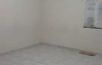 Imagem: A casa possui 2 Dormitórios e 2 Banheiros e está localizado