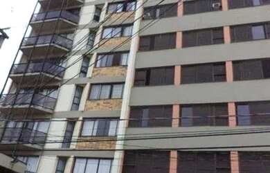 Imagem: O apartamento possui 3 Dormitórios, 1 Banheiro, 2 Vagas na