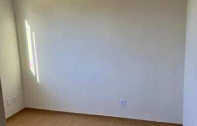 Imagem: O apartamento possui 2 Dormitórios, 1 Banheiro e 1 Vaga na