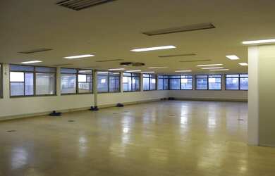 Imagem: O depósito possui 5 Vagas na garagem, 517m² de Área e está