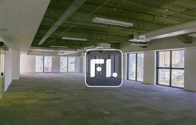 Imagem: O depósito possui 5 Vagas na garagem, 254m² de Área e está