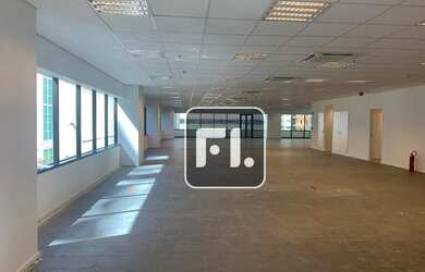 Imagem: O depósito possui 5 Vagas na garagem, 700m² de Área e Imóvel