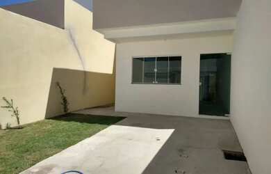 Imagem: A casa à venda possui 3 Dormitórios, 1 Banheiro, 2 Vagas na