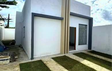 Imagem: A casa possui 2 Dormitórios, 2 Banheiros, 2 Vagas na garagem