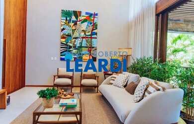 Imagem: A casa em condomínio possui 5 Dormitórios, 5 Banheiros, 5