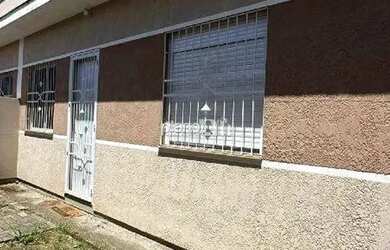 Imagem: A casa possui 2 Dormitórios, 1 Banheiro, 1 Vaga na garagem