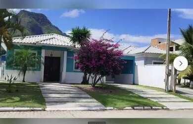 Imagem: A casa possui 3 Dormitórios, 2 Banheiros, 4 Vagas na garagem