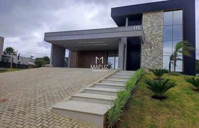 Imagem: A casa possui 4 Dormitórios, 3 Banheiros, 4 Vagas na garagem