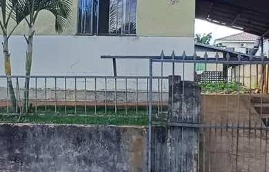 Imagem: A casa possui 2 Dormitórios, 1 Banheiro, 1 Vaga na garagem