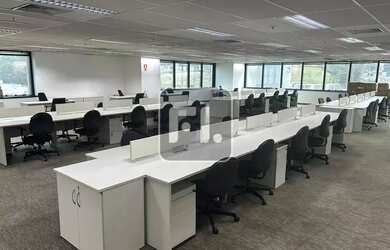 Imagem: O depósito possui 5 Vagas na garagem e 346m² de Área e está