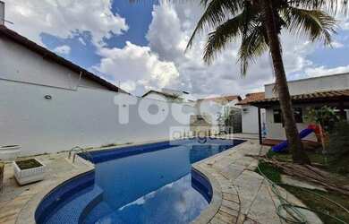 Imagem: A casa possui 4 Dormitórios, 4 Banheiros, 5 Vagas na garagem