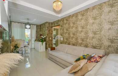 Imagem: A casa possui 4 Dormitórios, 3 Banheiros, 1 Vaga na garagem