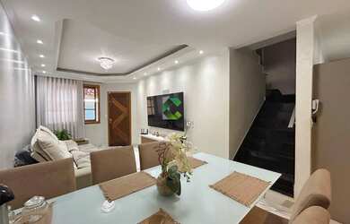 Imagem: A casa possui 3 Dormitórios, 2 Banheiros, 2 Vagas na garagem