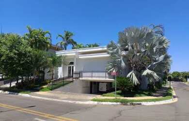 Imagem: A casa em condomínio possui 4 Dormitórios, 4 Banheiros, 4