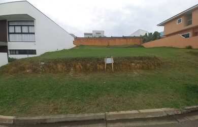 Imagem: O terreno à venda possui 300m² de Área e está localizado