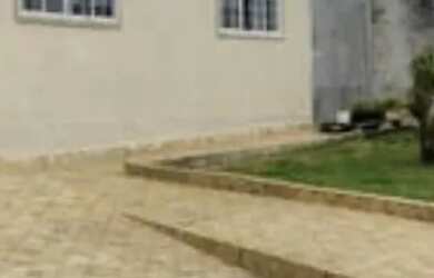 Imagem: A casa possui 3 Dormitórios, 2 Banheiros e está localizado