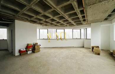 Imagem: O depósito possui 3 Vagas na garagem e 101m² de Área e está