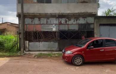 Imagem: A casa possui 4 Dormitórios, 3 Banheiros, 2 Vagas na garagem