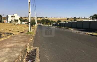 Imagem: O terreno possui 770m² de Área e está localizado em Bosque