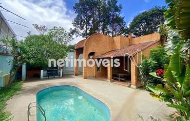 Imagem: O depósito possui 4 Vagas na garagem e 320m² de Área e está