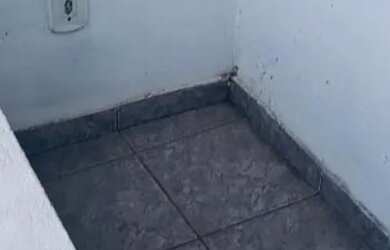 Imagem: A casa possui 1 Dormitório, 1 Banheiro, 1 Vaga na garagem