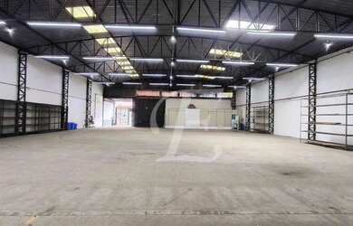 Imagem: O depósito possui 5 Vagas na garagem, 950m² de Área e está