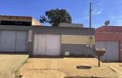 Imagem: A casa possui 2 Dormitórios, 1 Banheiro e 180m² de Área e