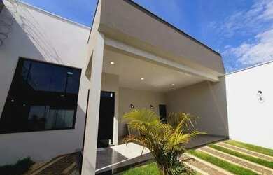 Imagem: A casa possui 3 Dormitórios, 3 Banheiros, 4 Vagas na garagem