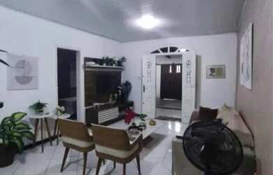 Imagem: A casa possui 3 Dormitórios, 2 Banheiros, 2 Vagas na garagem