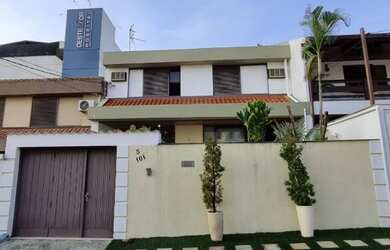 Imagem: A casa em condomínio possui 3 Dormitórios, 3 Banheiros, 2