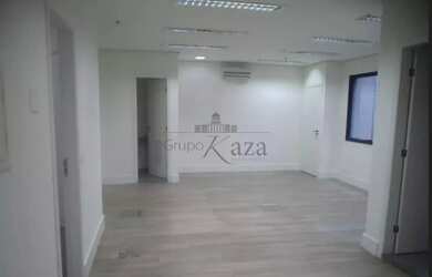 Imagem: O depósito para alugar possui 1 Vaga na garagem e 37m² de