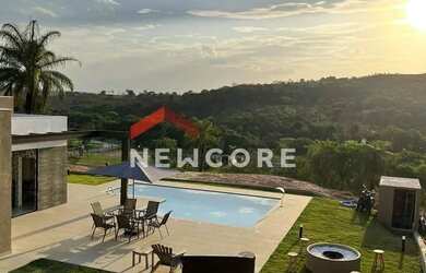 Imagem: A casa em condomínio possui 4 Dormitórios, 3 Banheiros, 4