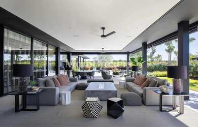 Imagem: A casa em condomínio possui 5 Dormitórios, 5 Banheiros, 5