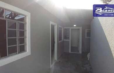 Imagem: A casa possui 2 Dormitórios, 1 Banheiro, 1 Vaga na garagem