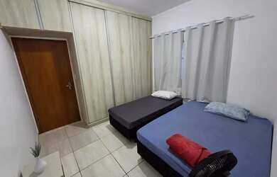 Imagem: A casa possui 3 Dormitórios, 2 Banheiros, 3 Vagas na garagem