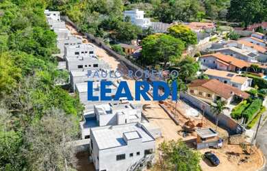 Imagem: A casa em condomínio possui 3 Dormitórios, 3 Banheiros, 221m²