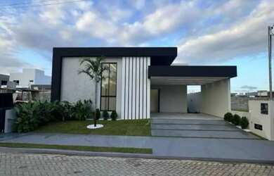 Imagem: A casa em condomínio possui 3 Dormitórios, 2 Banheiros, 2