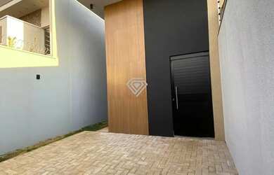 Imagem: A casa possui 2 Dormitórios, 1 Banheiro, 2 Vagas na garagem