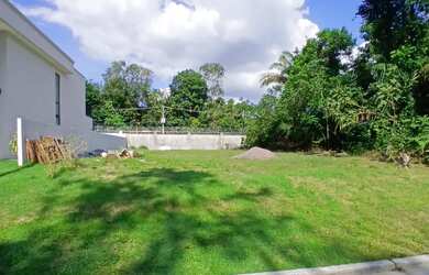 Imagem: O terreno à venda possui e está localizado em Ponta Negra