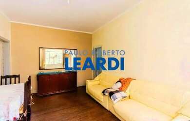 Imagem: A casa possui 3 Dormitórios, 2 Banheiros, 4 Vagas na garagem